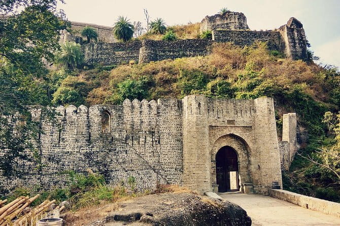 Historical Tour including Unesco Kangra fort & Rock cut temple from Dharamshala - How the 7-hour pace and small groups feel on the ground