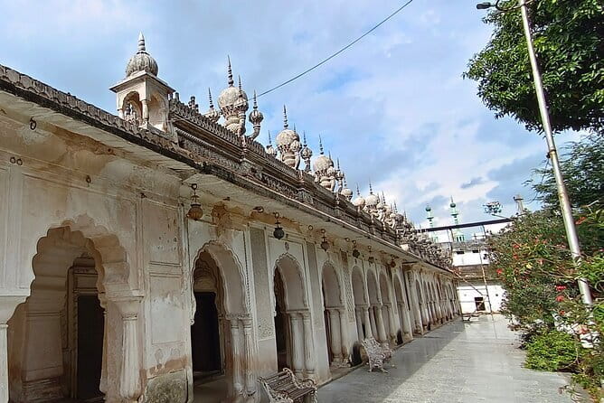 Hyderabad Highlights Guided City Tour and Chai Experience - Paigah Tombs: Power, Patronage, and a Respectful Start