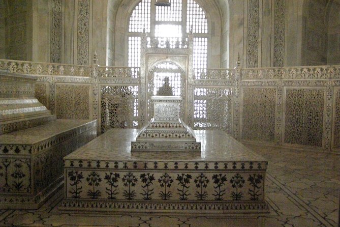 India's Best Seller-Taj Mahal and Agra Fort Tour From Delhi - Taj Mahal at 7:00 AM: What the Guided Visit Changes