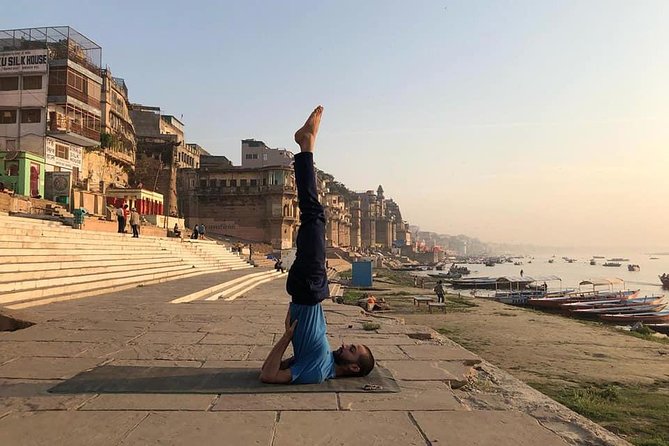 INDIVIDUAL YOGA CLASS - BEGINNER / ADVANCED Sunrise Yoga with Ayush in Varanasi - Why sunrise yoga on the Ganges feels different