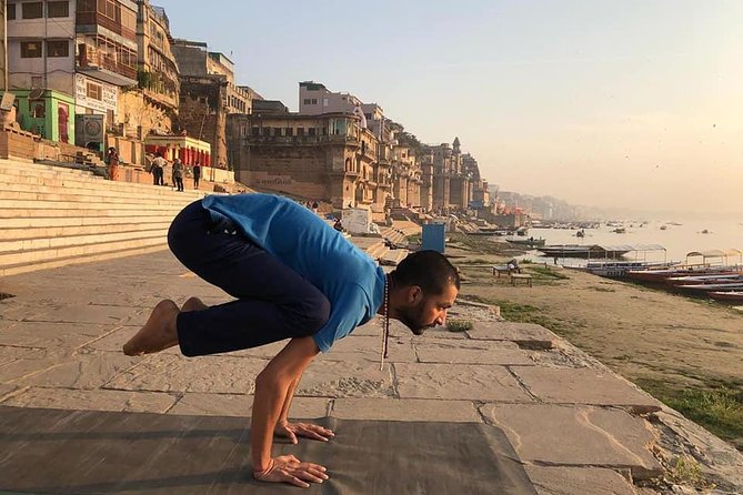 INDIVIDUAL YOGA CLASS - BEGINNER / ADVANCED Sunrise Yoga with Ayush in Varanasi - Beginner to advanced, and how Ayush adapts in real time