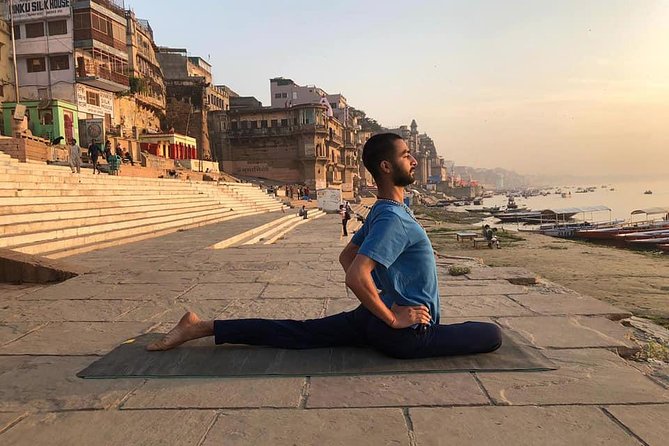 INDIVIDUAL YOGA CLASS - BEGINNER / ADVANCED Sunrise Yoga with Ayush in Varanasi - Your 60-minute private session, from sun salutations to calm