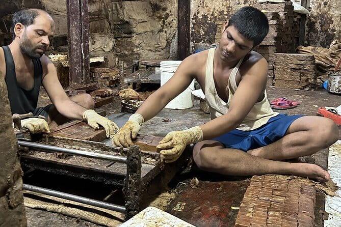 Inside Dharavi: A Unique Slum Tour with an Local Guide - What you actually see in Dharavi: industries, markets, schools, and more