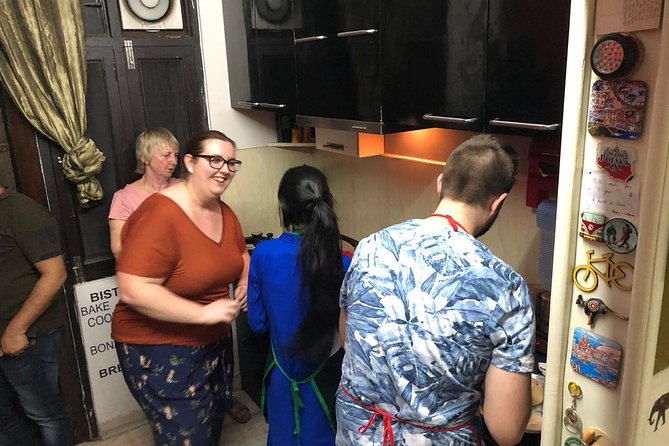 Interactive Cooking Class with a Local Family in Jaipur - Who Runs the Class and What the Reviews Suggest