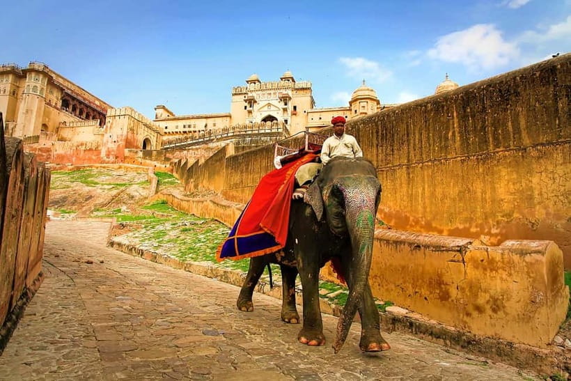 Jaipur: 2-Day City Sightseeing Tour with Cab & Guide - Panna Meena ka Kund: The Stepwell That Feels Like a Vertical City