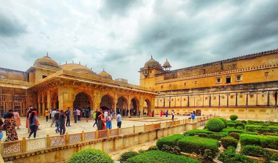 Jaipur: Amber Fort Guided Tour and Entry Ticket - Jaleb Chowk and the fort’s defensive design, not just beauty