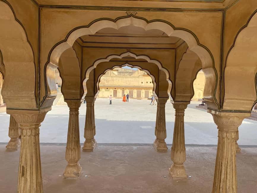 Jaipur: Amber Fort Guided Tour and Entry Ticket - Views over the hills and Maota Lake