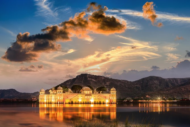 Jaipur Amer Fort, Jal Mahal & Stepwell Private Half-Day Tour - Jagat Shiromani Ji Temple: A Free Stop That Adds Meaning