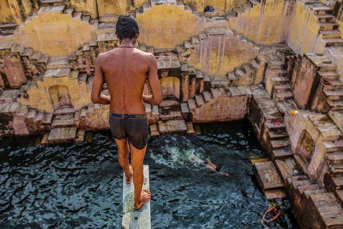 Jaipur by locals : Private Tour of Hidden & Iconic Sights - Stop 1: Hawa Mahal, the Palace of Wind and its 953 windows