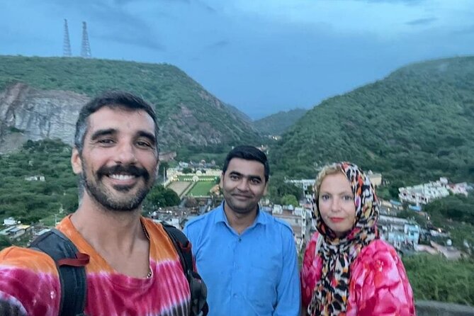 Jaipur Car tour with English driver - Gaitore Ki Chhatriyan: royal cenotaphs and easy photo moments