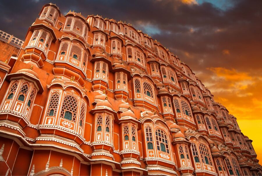 Jaipur City Tour: City Palace, Jantar, Hawa & Jal Mahal - Hawa Mahal: 953 windows, honeycomb design, and the right photo angle