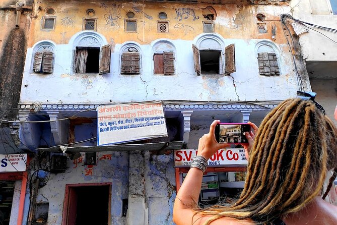 "Jaipur Cultural Walk: Explore life behind the pink walls" - Entering the craft world at Tripolia Bazar