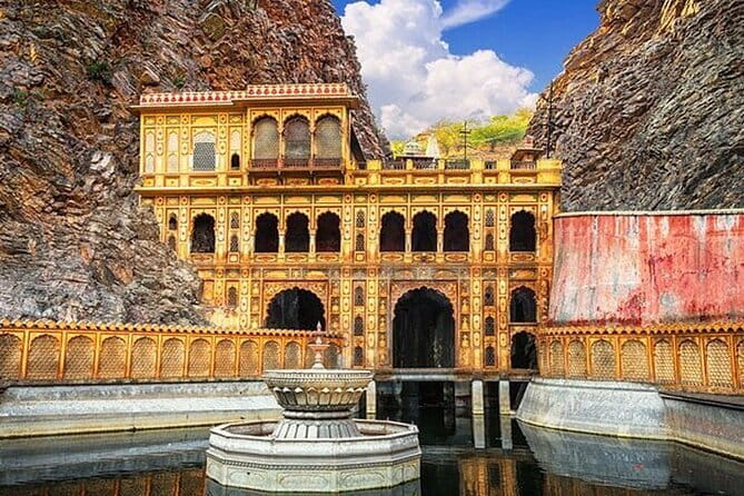 Jaipur Full Day Heritage of Pink City Tour By Tuk Tuk With Chai - Royal Gaitor Tumbas and City Palace, Where Art and Power Meet