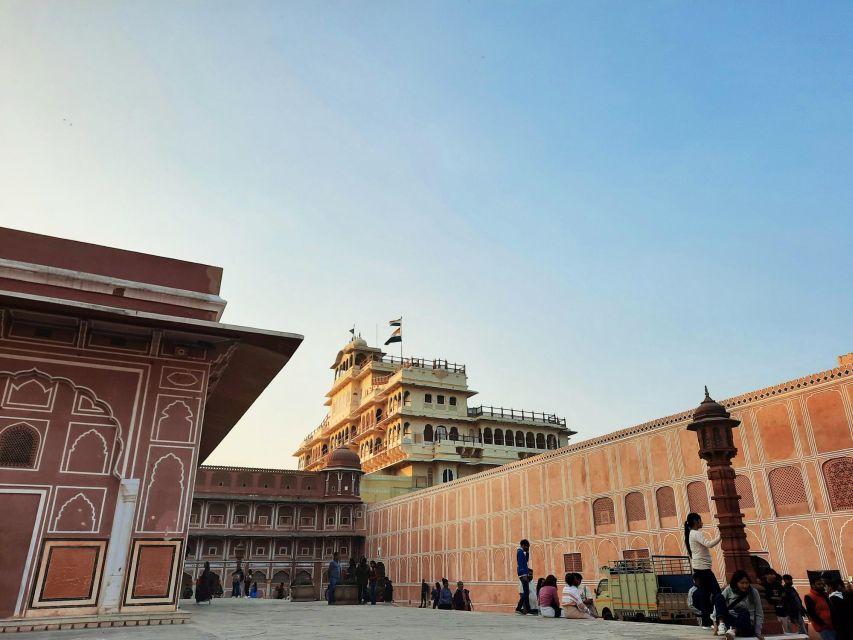 Jaipur: Full-Day Sightseeing Tour with Guide and Lunch - Lunch in a local restaurant: what “included” should mean