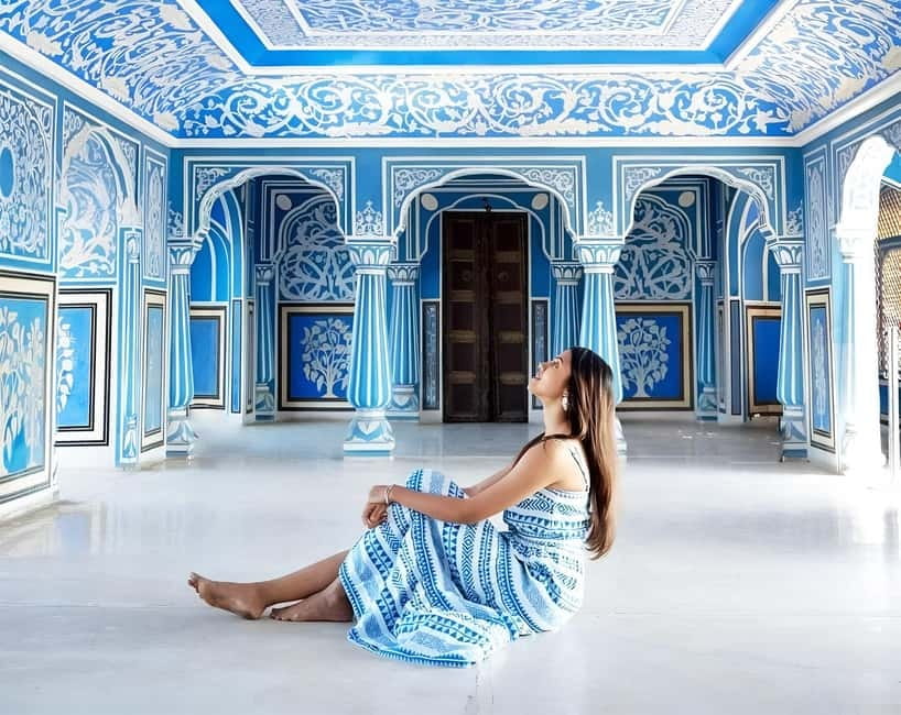 Jaipur: Half-Day Guided Sightseeing Tour with Flower Market - Royal Gaitor Tumbas: a solemn pause between palace views