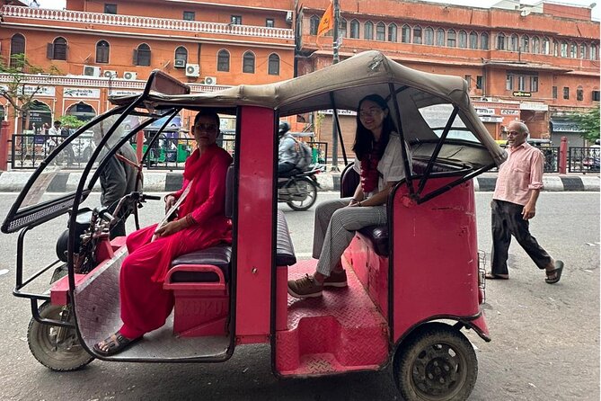 Jaipur Half-Day Heritage Tour by Women-Driven E-Rickshaw - Stop 5: Jal Mahal, a quick water-palace moment