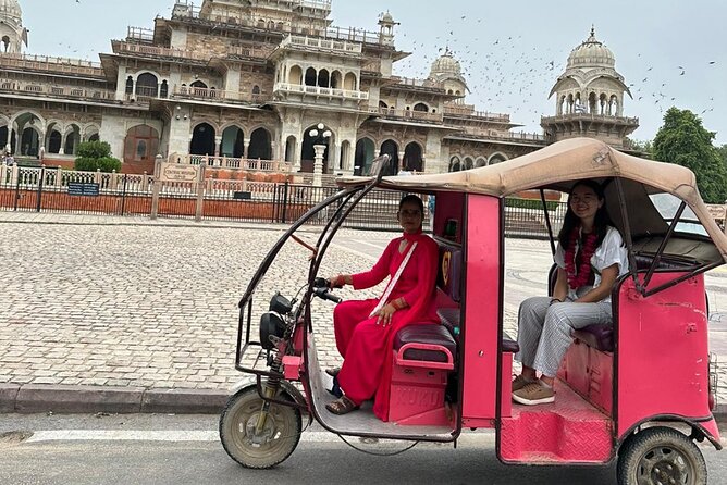 Jaipur Half-Day Heritage Tour by Women-Driven E-Rickshaw - Stop 6: Ramgarhmode, seeing women’s craft work in real places