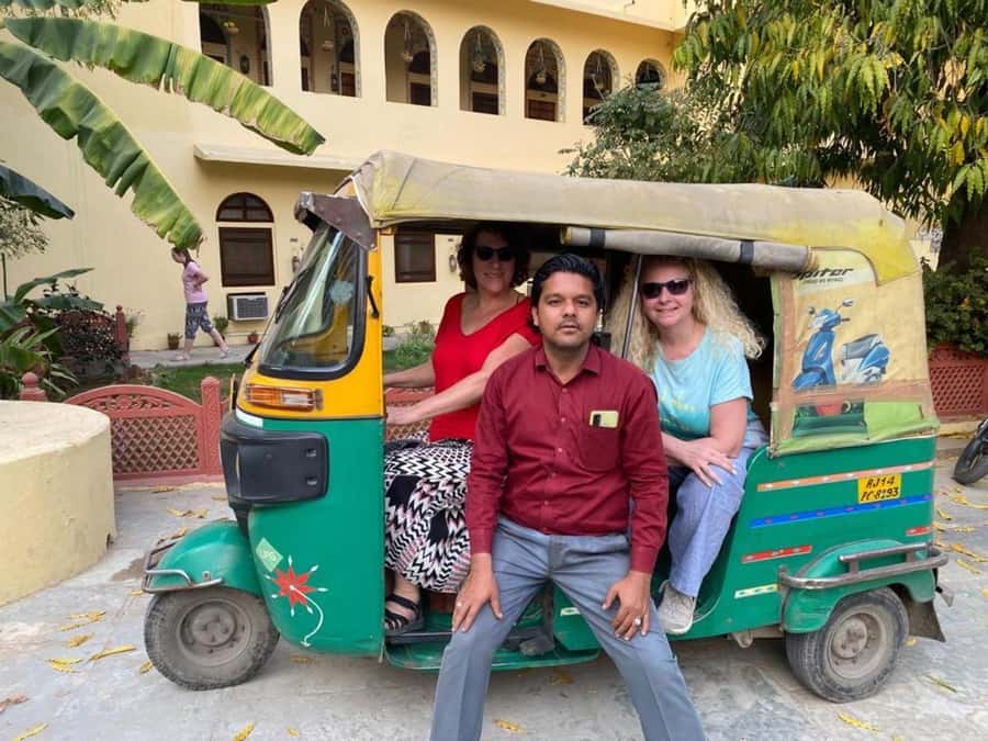 Jaipur: Half-Day or Full-Day Tour with Flower Market - Royal Gator Tumba and Jal Mahal: quiet stops with strong mood
