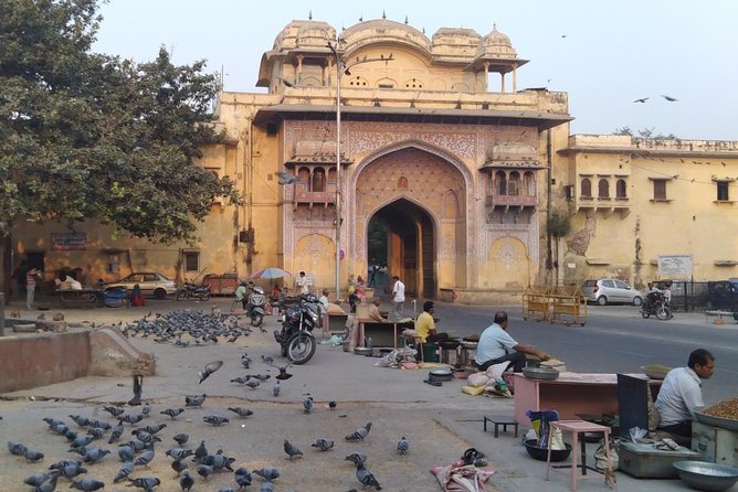 Jaipur Heritage Walking Tour - Local life, Havelis and Temples - Meeting at Hawa Mahal Road, Then Straight Into the Pink City