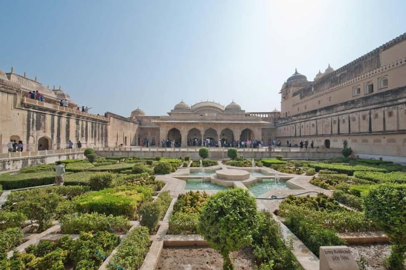 Jaipur: Jaipur & Amber Fort Full or Half-Day Guided Tour - City Palace Jaipur: how royal life becomes understandable