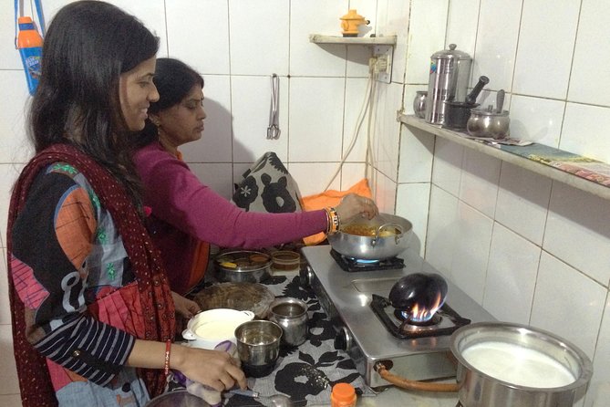 Jaipur Market Tour & Vegetarian Rajasthani Home Cooking Class - Shalini’s home cooking class: a family setting, not a studio