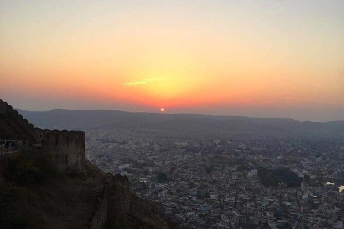 Jaipur Nahargarh Sunset and Night Lights Tour - Stop 1: Hawa Mahal at Dusk, the Palace of Winds