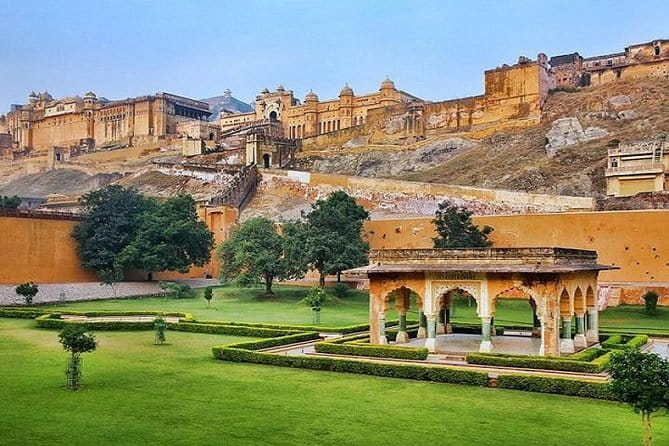 Jaipur Private Day Tour From Delhi With All inclusive - Jal Mahal: the Water Palace stop that’s all about reflection and timing
