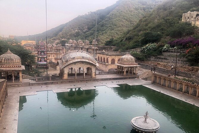 Jaipur Private Full-Day Sightseeing Tour By Car - Hawa Mahal, The Palace of Breeze: time for the famous facade