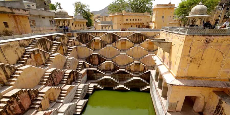 Jaipur: Private Full-Day Sightseeing Tour by Tuk-Tuk - Amber Fort: the hilltop climb, plus a smart transport tip