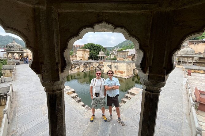 Jaipur Private Full Day Sightseeing Tour with Guide by Car - Hawa Mahal: 953 windows and the right expectations