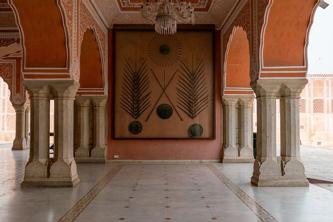 Jaipur Private Full Day Tour w/ AC Car & Guide (Eng, Esp, Fr, It) - City Palace of Jaipur: 2 hours for palace rooms and museum-style galleries