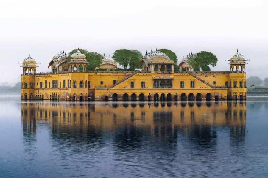 Jaipur: Private Sightseeing Day Tour with Guide by Car - City Palace: the royal residence you can still walk through