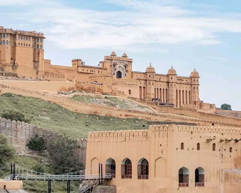 Jaipur: Private Sightseeing Day Tour with Guide by Car - Pickup and the real-life issue: Jaipur traffic