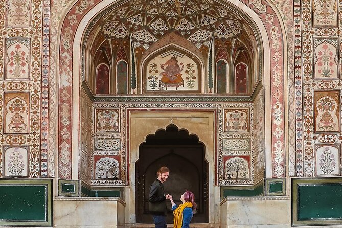 Jaipur Sightseeing - City Palace, Jantar Mantar, and Hawa Mahal in one strong stretch