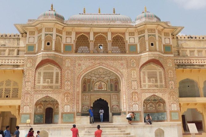 Jaipur Sightseeing Tour with Private Car and Driver - The itinerary flow: Amer first, then stepwell to the Pink City icons