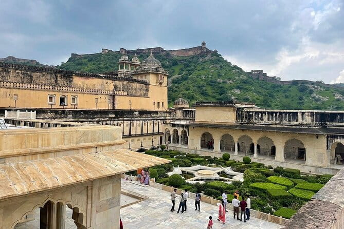 Jaipur Tour with Jaigarh Fort and Nahargarh Sunset - Hawa Mahal Exterior: 953 Windows, 15 Minutes, and a Photo That Makes Sense