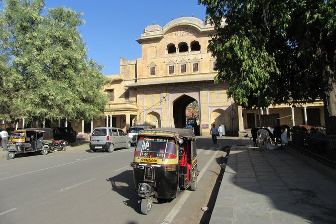 Jaipur Tuk-Tuk Tour with Flower Market Visit - City Palace: Royal Rooms, Courtyards, and What You Learn at Human Speed