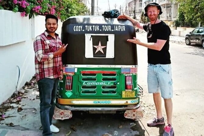 Jaipur Tuktuk Local Sightseeing Day Tour - Hawa Mahal, the Palace of Winds: Your First Big Jaipur Photo