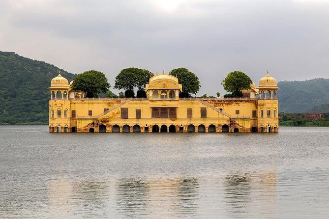 Jaipur Tuktuk Local Sightseeing Day Tour - Monkey Temple Near the Aravalli Hills: Free-Roaming Fun With Rules