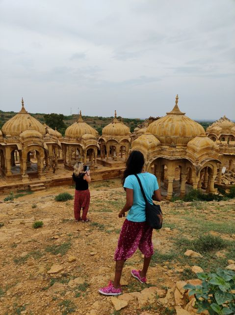 Jaisalmer Heritage Walking Tour With Professional Guide - A little walking break, then shopping time in Jaisalmer