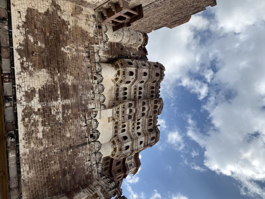 Jodhpur: Mehrangarh Fort and Blue City Private Guided Tour - Kunj Bihari Temple and Ghanta Ghar, first stops with real context