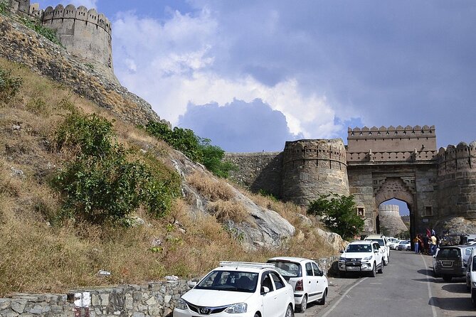 Jodhpur to Udaipur Drop with Stops at Ranakpur and Kumbhalgarh - The drive to Udaipur and what the last stop really means