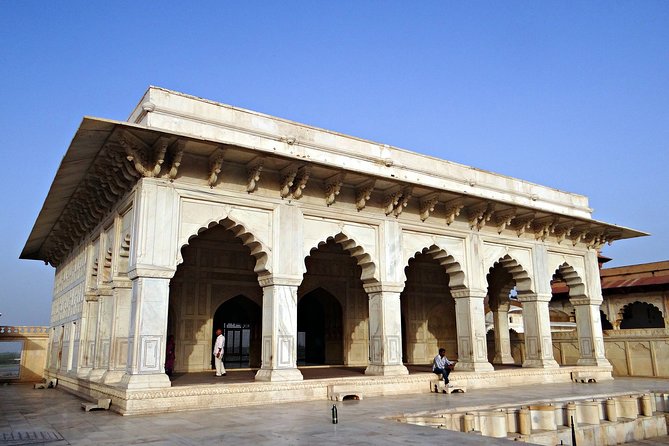 Journey to India's Heart: 7-Day Golden Triangle Escape - Day 1 in Delhi: Airport Arrival and a Red Fort Evening