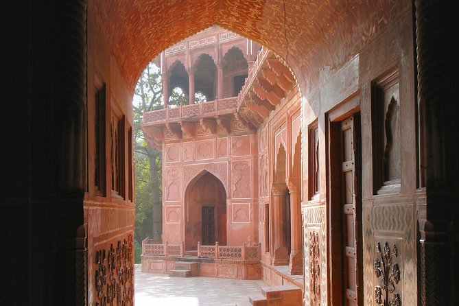 Journey to India's Heart: 7-Day Golden Triangle Escape - Delhi Day 2: Old Delhi Icons and New Delhi Landmarks in One Loop