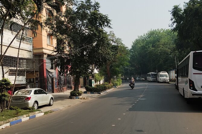 Kolkata - A Sea of Faces and A Thousand Places (local guide) - A cinematic Kolkata tour that connects the dots