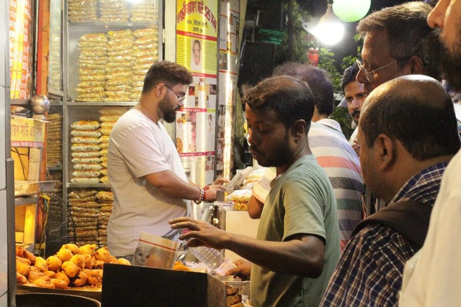 Kolkata Midtown Madness- A Street Food & Nightlife Tour - Why Kolkata night street food feels like a movie