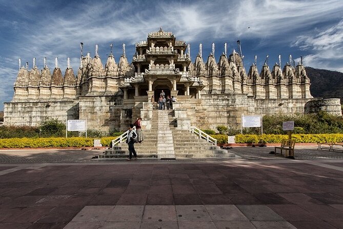 Kumbhalgarh & Ranakpur Day Trip from Udaipur with Guide and Lunch - Transportation, Timing, and Hills Road Reality