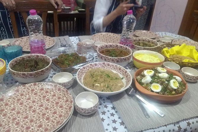 Learn 5-6 & Eat 9-10 Veg & Non-Veg Authentic Dish in a Delhi Home - Key highlights worth your attention