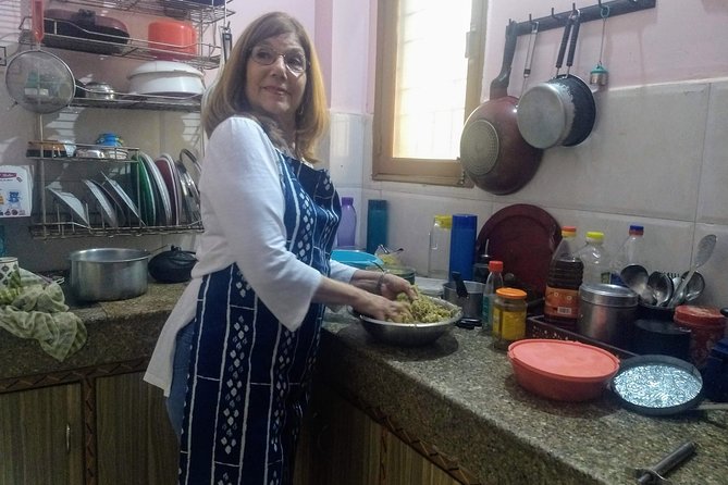 Learn 5-6 & Eat 9-10 Veg & Non-Veg Authentic Dish in a Delhi Home - A Delhi home kitchen you can actually learn from