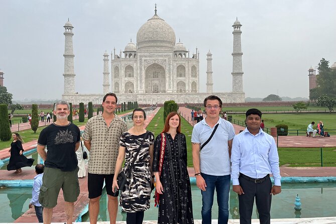 Luxury Taj Mahal Tour by Mercedes - BMW - Audi - Mercedes, BMW, Audi ride comfort on the Delhi to Agra run